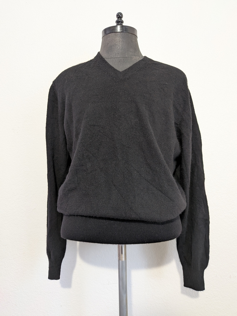 Jos. A. Bank Men's Black V-Neck Medium 100% Cashmere Sweater